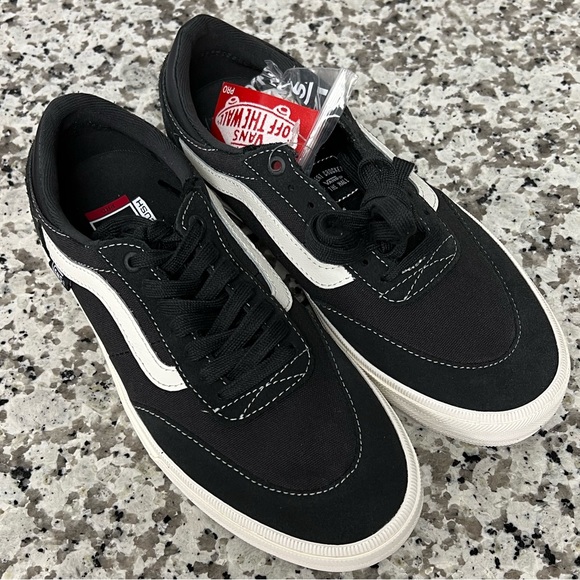 VANS GILBERT CROCKETT in RAVEN/MARSHMALLOW - Picture 3 of 9